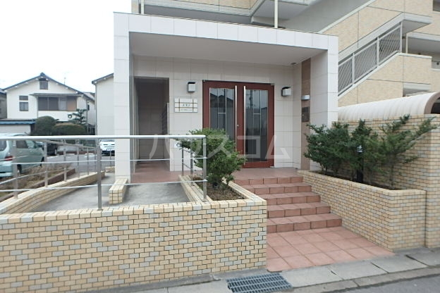 22/30 エントランス