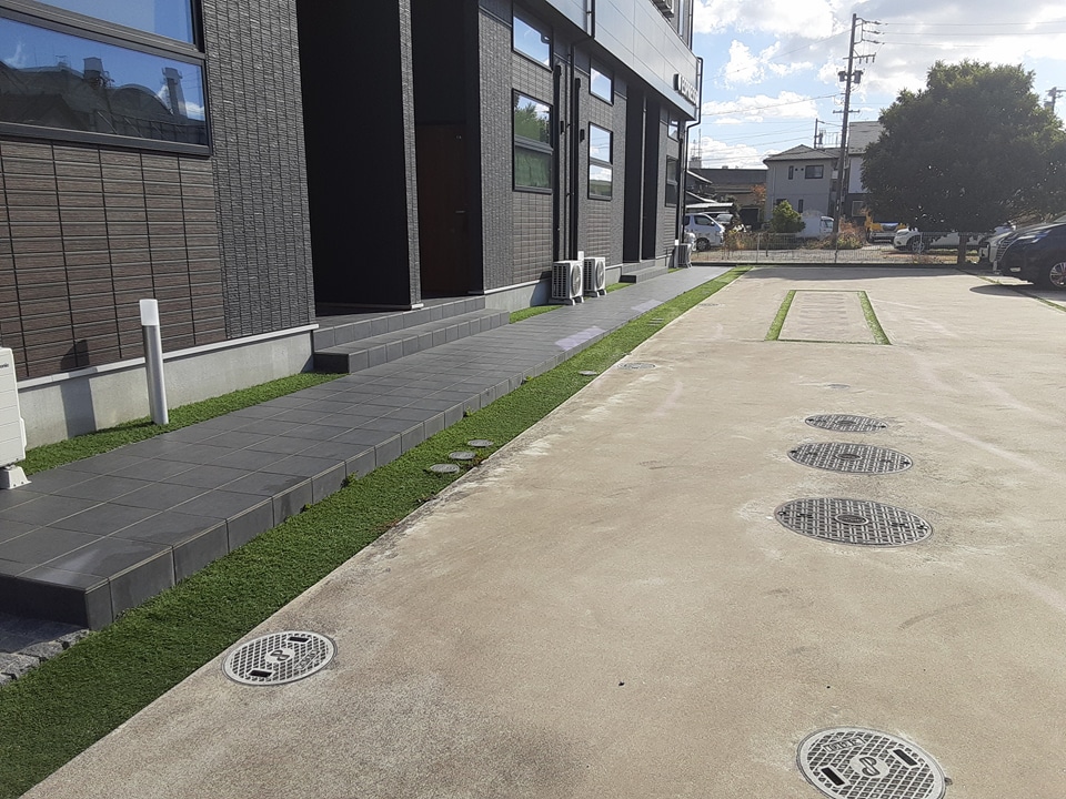 28/30 エントランス