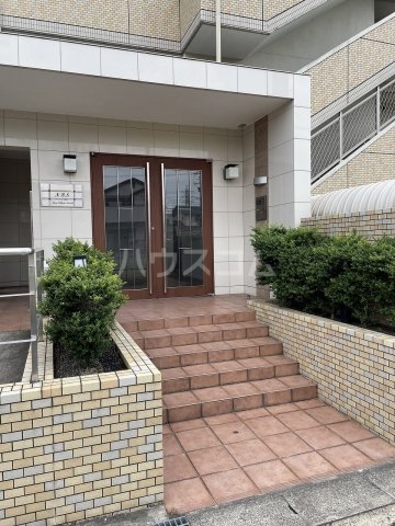 26/30 エントランス