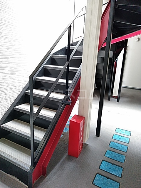 26/30 エントランス