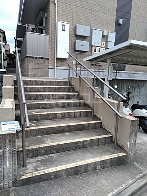 27/30 エントランス