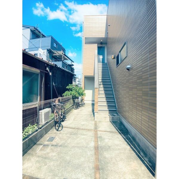 18/25 エントランス