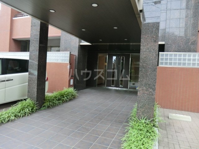 21/30 エントランス