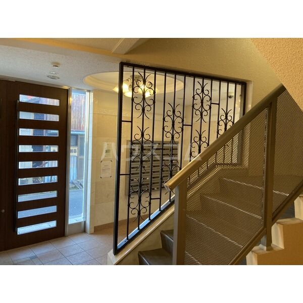 18/26 エントランス