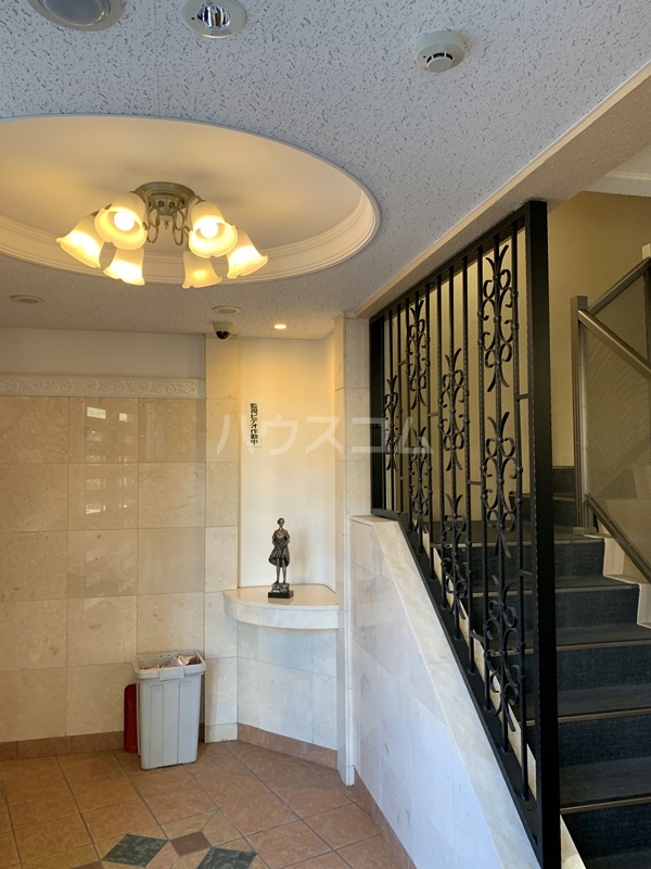 18/26 エントランス