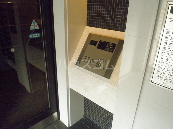 22/30 エントランス