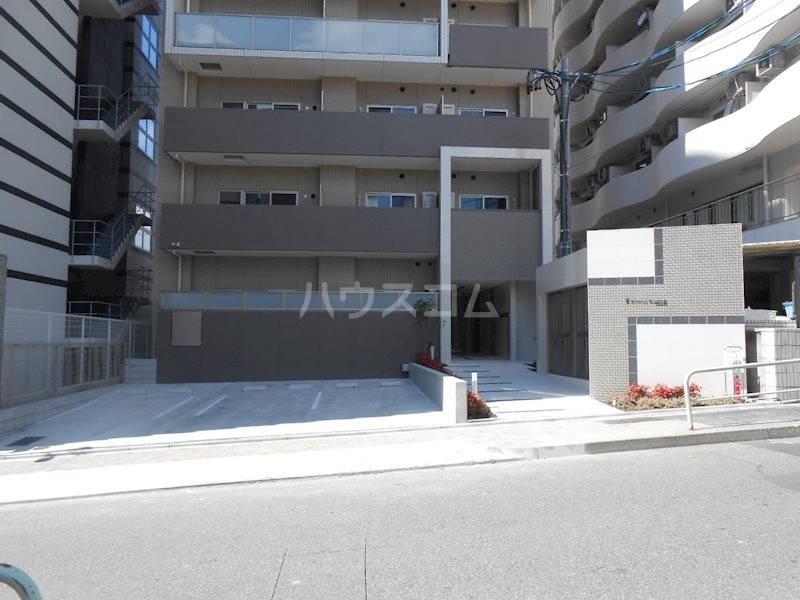 21/27 エントランス