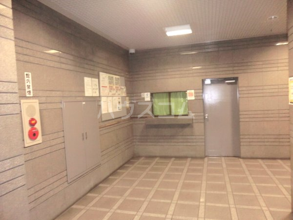 23/30 エントランス