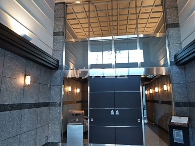 20/28 エントランス