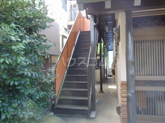 21/30 エントランス