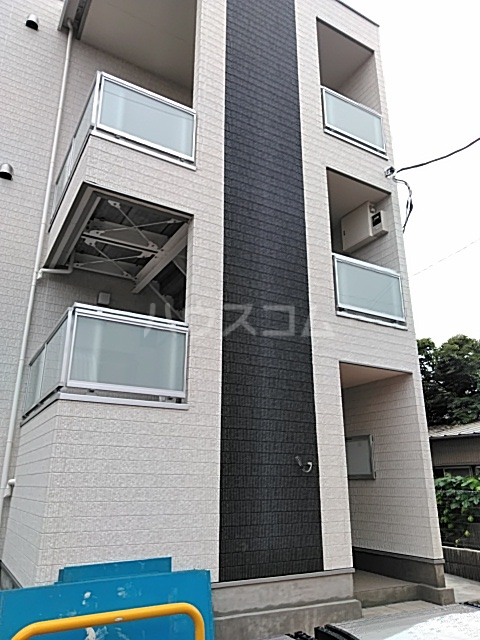 27/30 エントランス