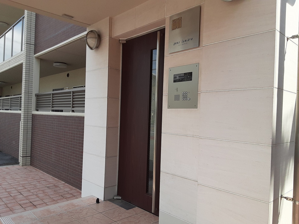 28/30 エントランス