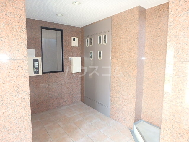 22/30 エントランス