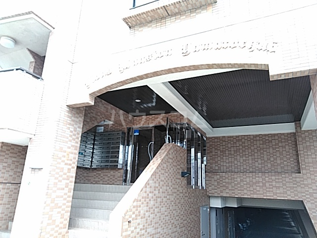 28/30 エントランス