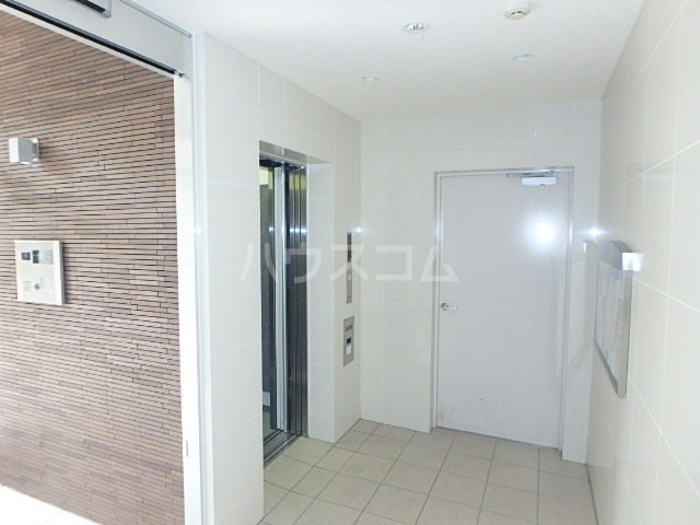 25/30 エントランス