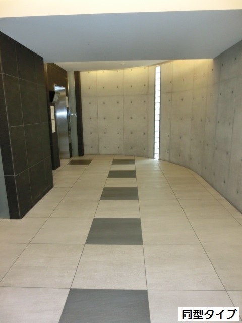 18/22 エントランス