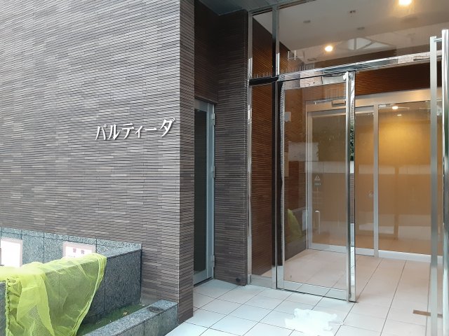 27/30 エントランス