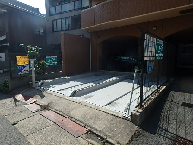 22/30 駐車場
