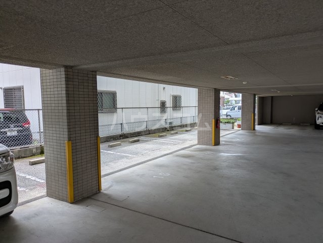 18/22 駐車場