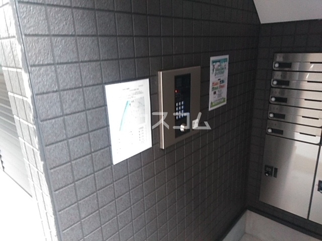 27/30 エントランス