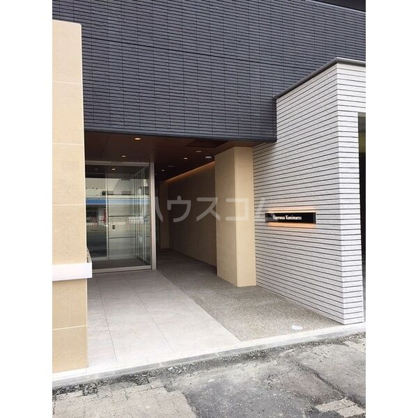 23/26 エントランス