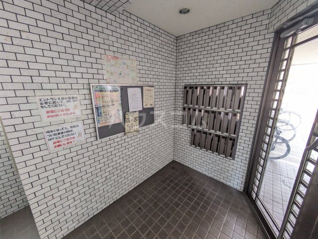 18/26 エントランス