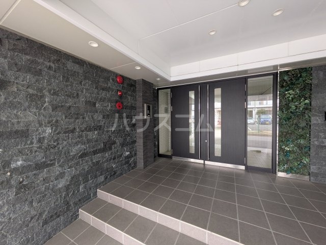 28/30 エントランス