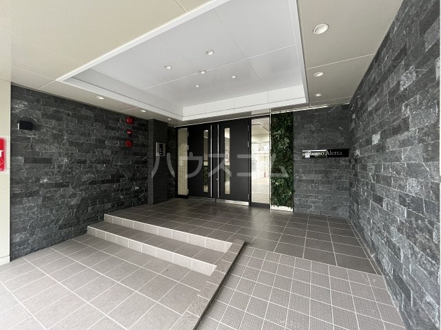 19/28 エントランス