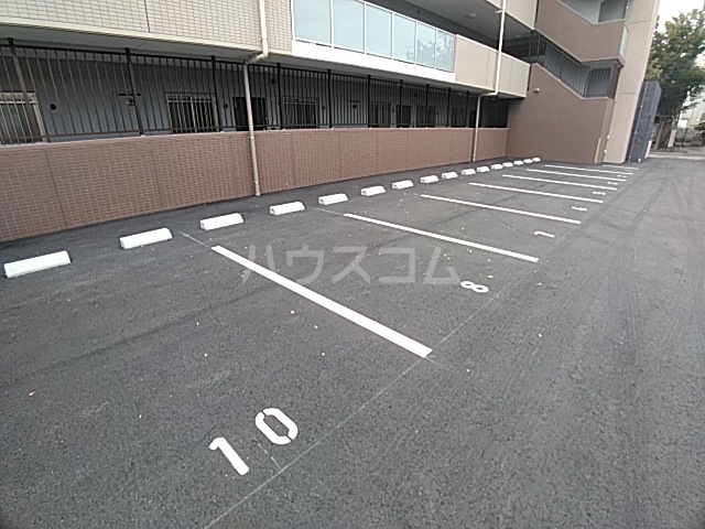 2/6 駐車場