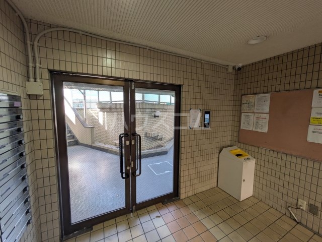 22/28 エントランス