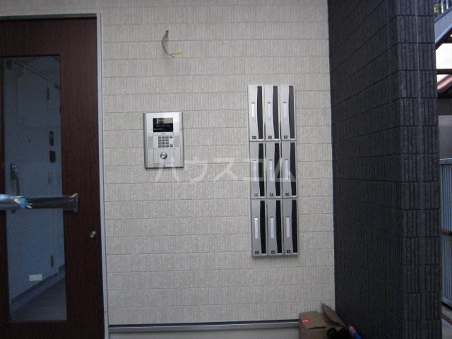 16/18 エントランス