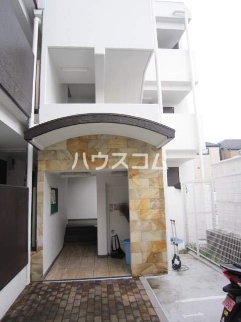 18/28 エントランス