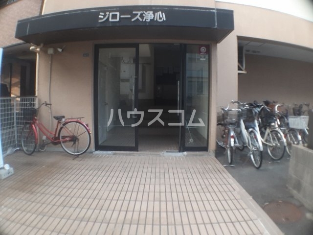 20/28 エントランス