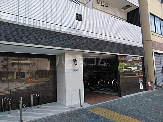 20/27 エントランス