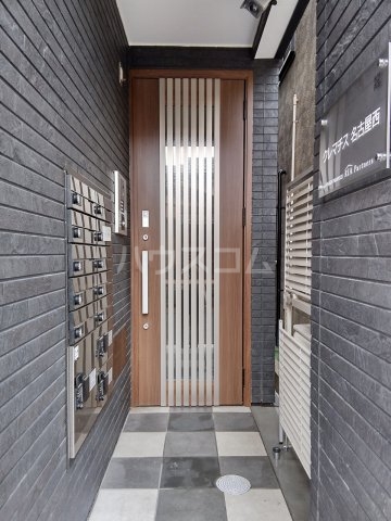 28/30 エントランス