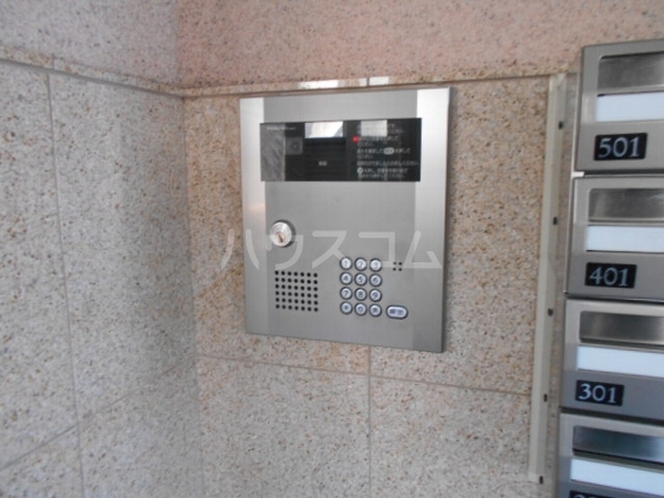 25/30 エントランス