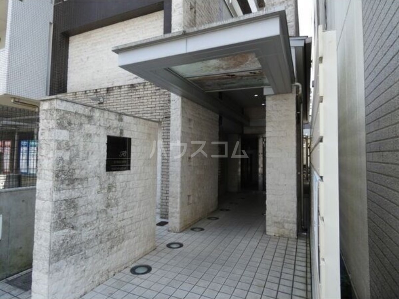 23/30 エントランス