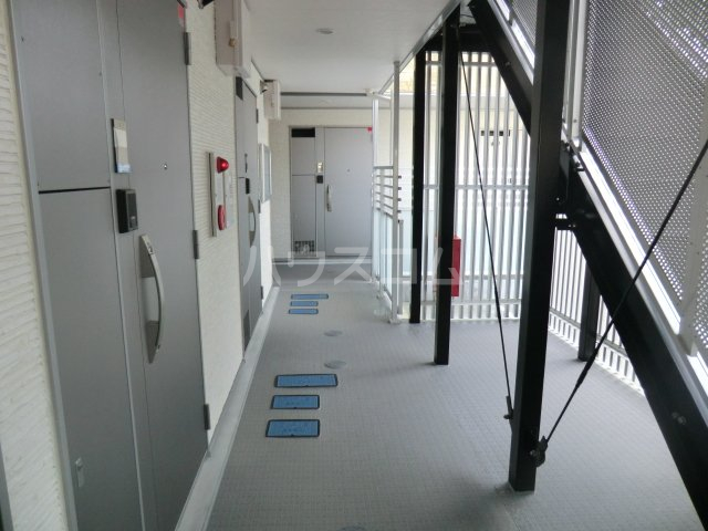 21/30 エントランス