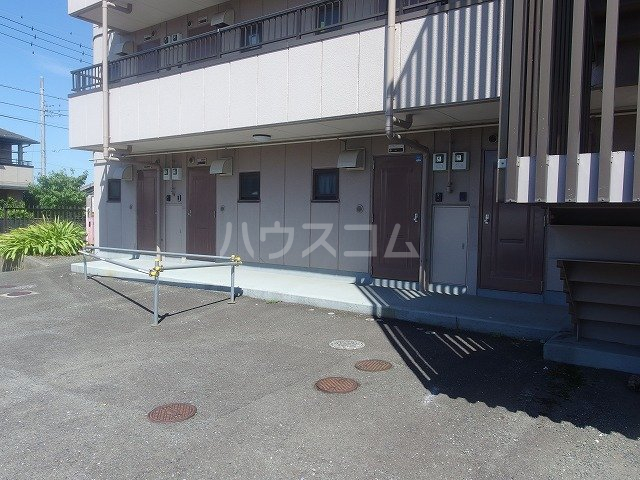 23/30 エントランス