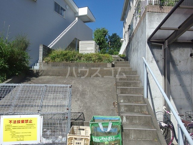 27/30 エントランス