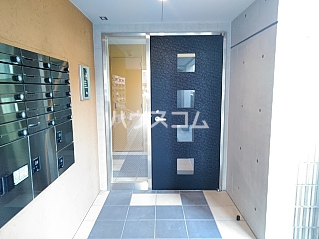 23/30 エントランス