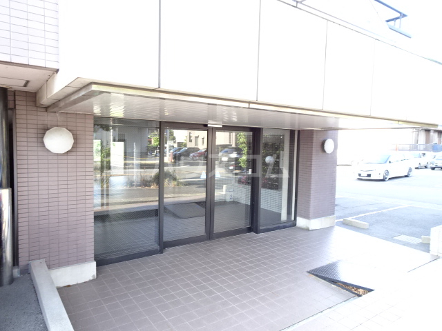 28/30 エントランス