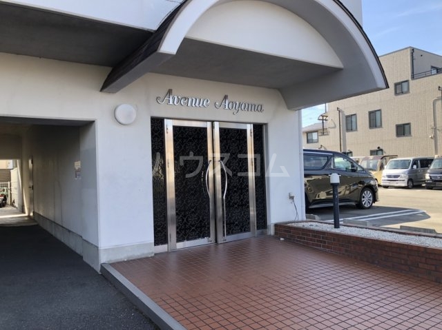 18/27 エントランス