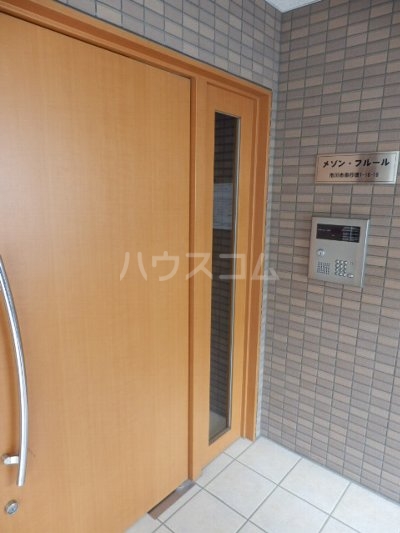 21/30 エントランス