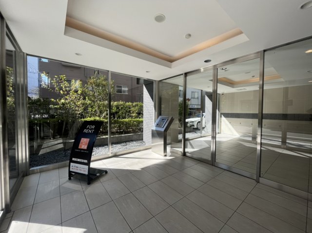 21/28 エントランス