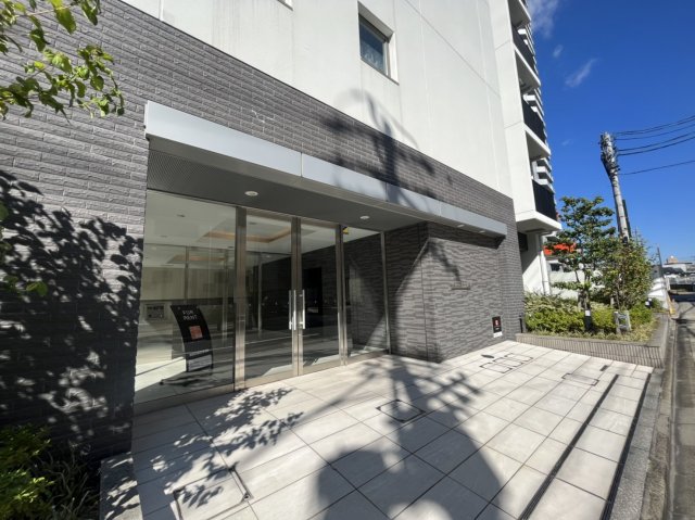 22/28 エントランス