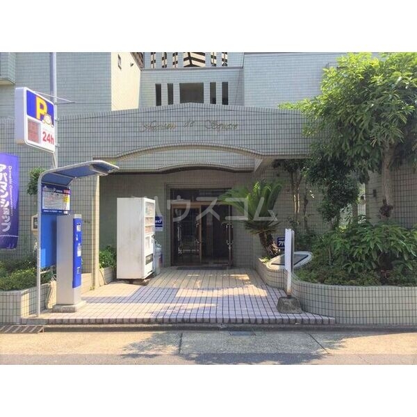 15/23 エントランス