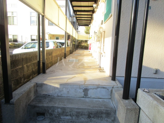 27/30 エントランス