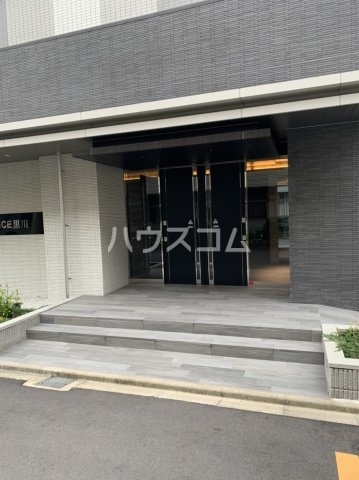 18/27 エントランス