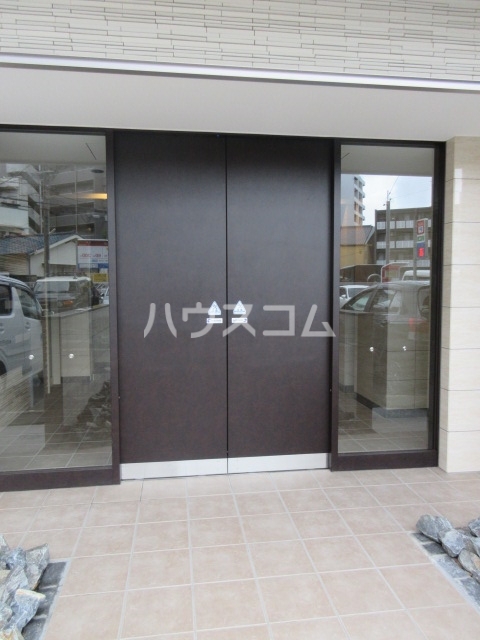 20/26 エントランス